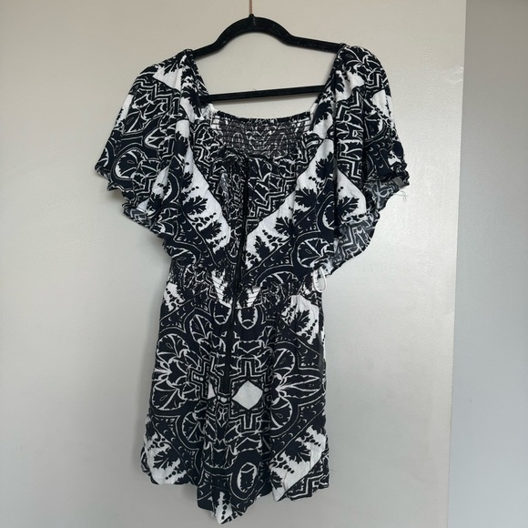 Alice + Olivia Patterned Romper in Black/White Size 6 - Picture 4 of 6
